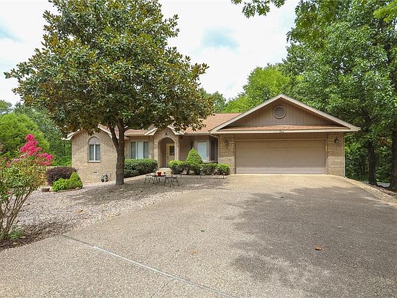 2nd image of 2 Merrihills Cir