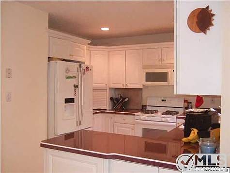 5th image of 7 Oak Leaf Dr