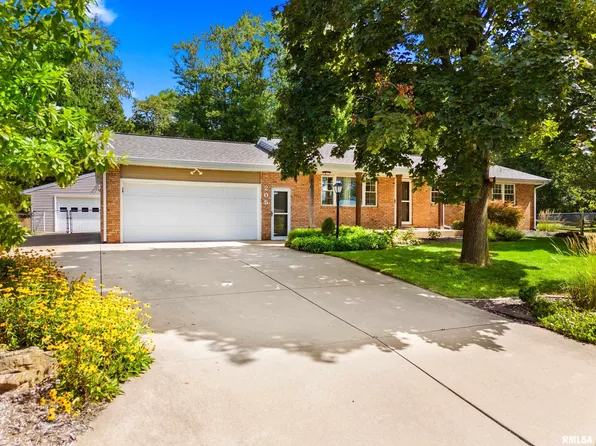 205 Northshore Dr, Morton, IL 61550