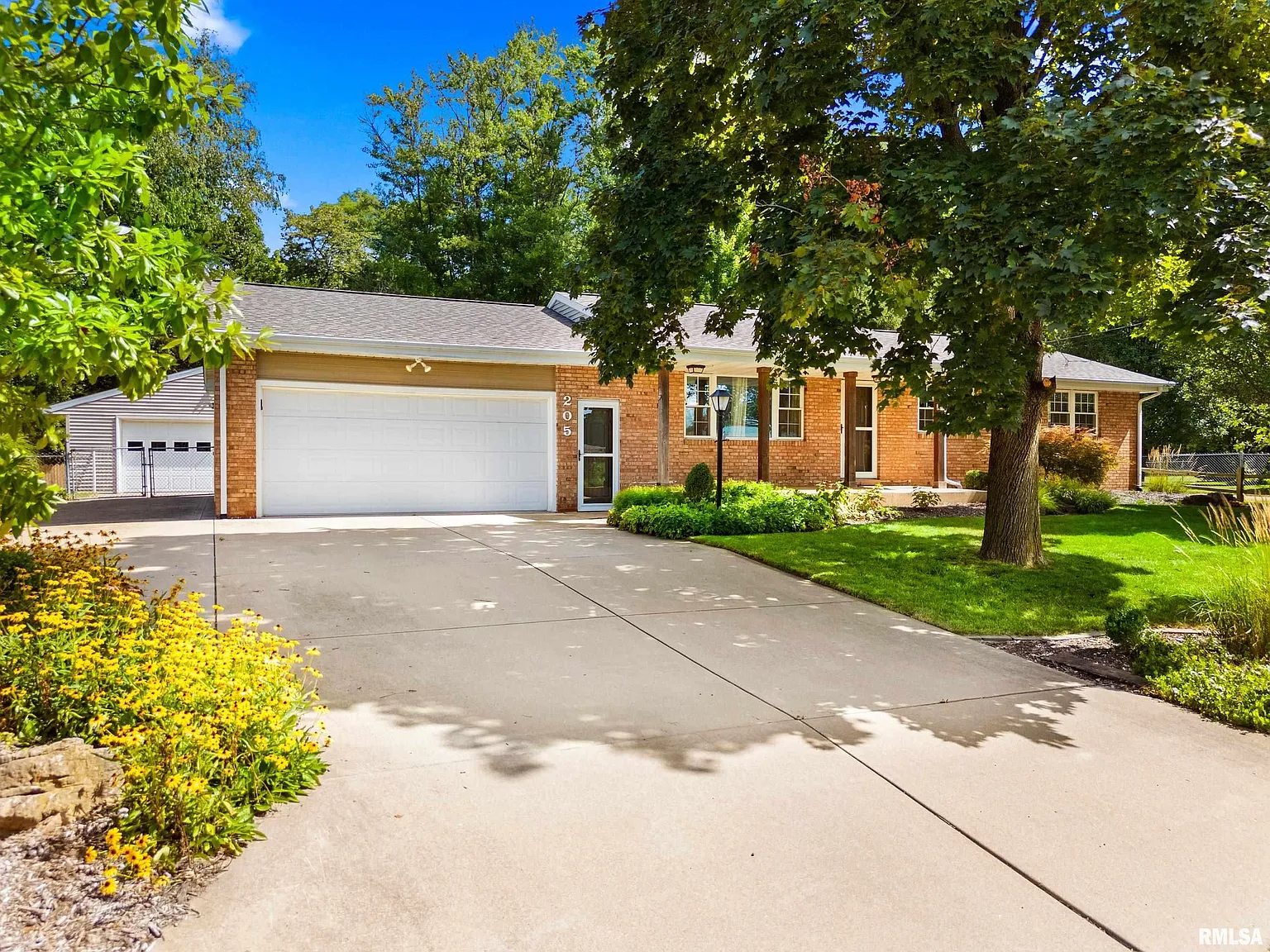 205 Northshore Dr photo 1