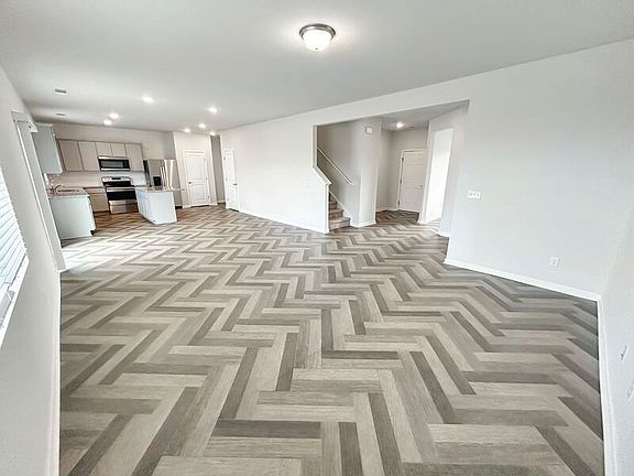 5th image of 513 Samuel Lee Ln