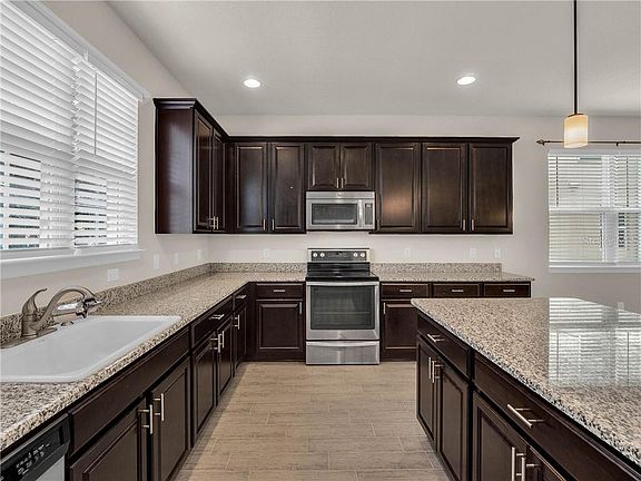 3rd image of 13766 Beckman Dr