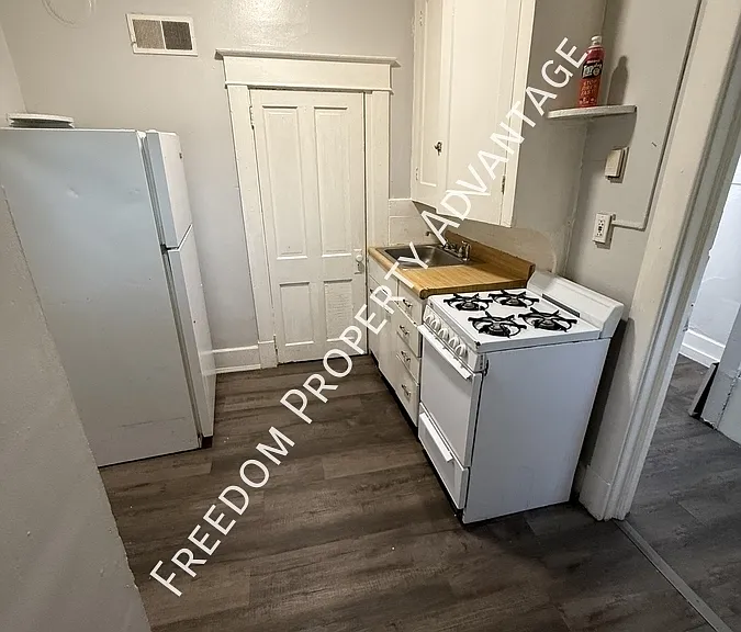 224 N Main St #8 — Photo 1