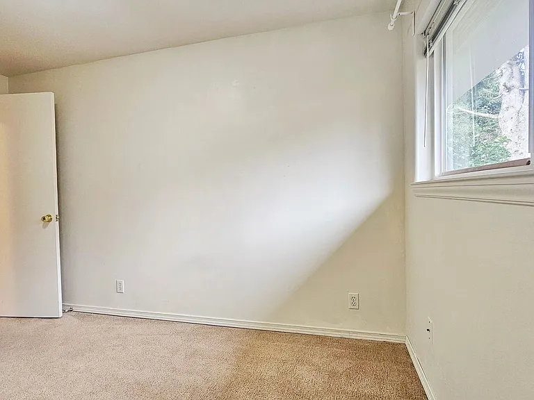 7127 S 130th St — Photo 15