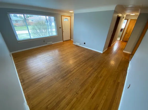 8506 Menge Ave, Center Line, MI 48015