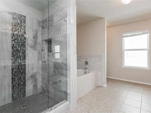 4th image of 10005 Concord Dr