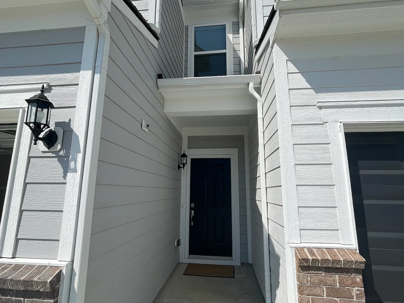 3 bed, 2.5 bath, 1854 sqft, $2,400 — Photo 3