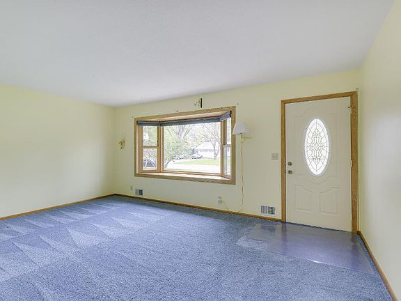 5th image of 8306 Lakewood Dr NE