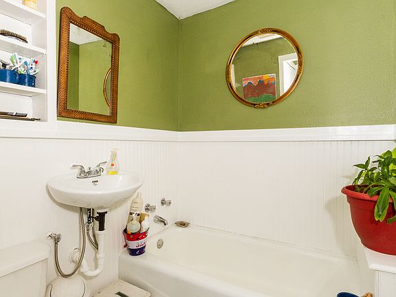 4th image of 533 S Church Ave