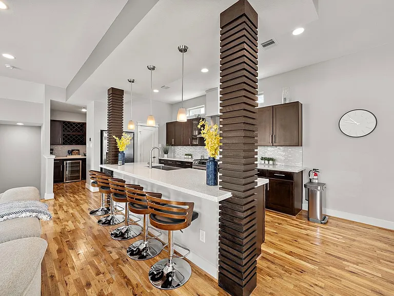 4309 Marina St — Photo 4