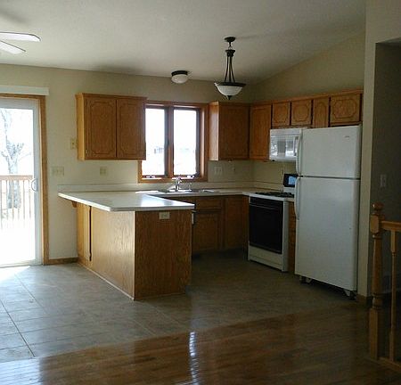 5th image of 1440 Carriage Ln S