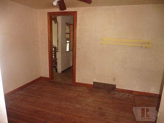 3rd image of 117 W South Ave