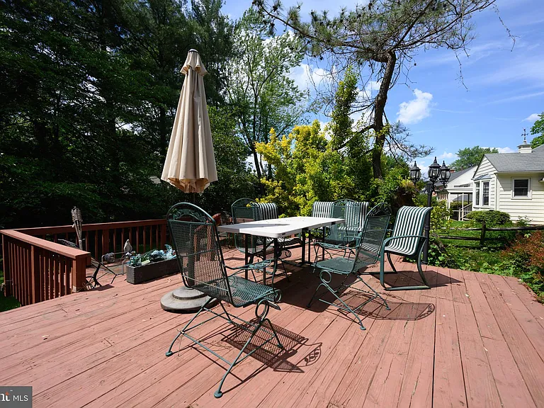 11708 Magruder Ln — Photo 19