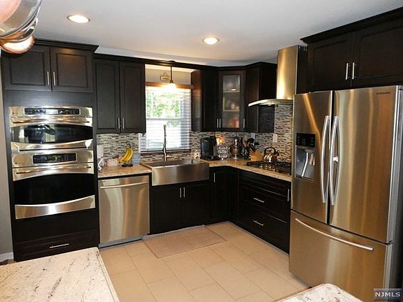 4th image of 372 Shea Dr