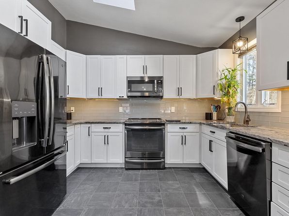 48 Whipple Rd, Billerica, MA 01821