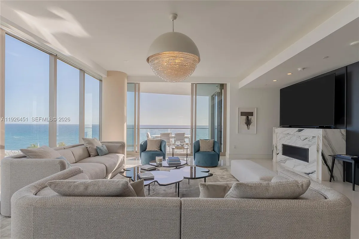 Building Photo - 17975 Collins Ave #502