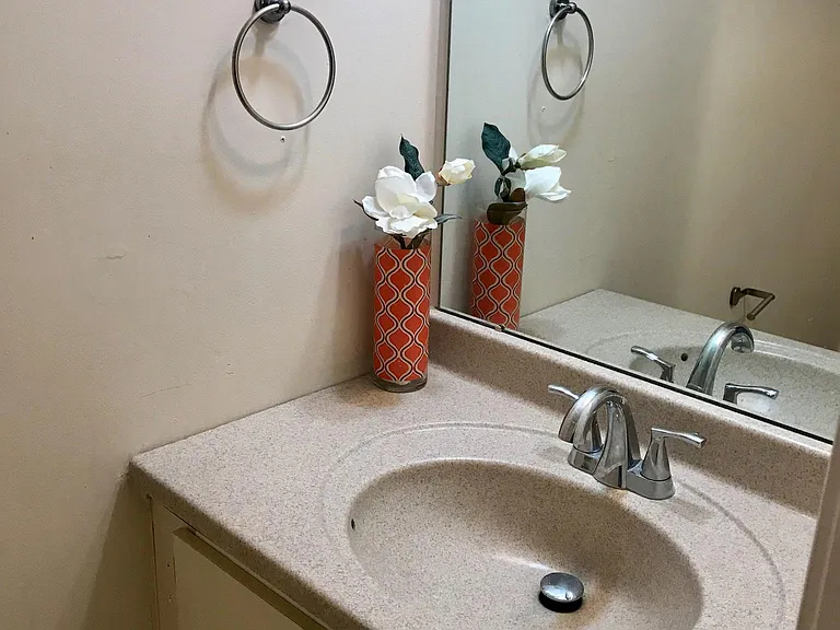 260 Bromley Pl — Photo 14