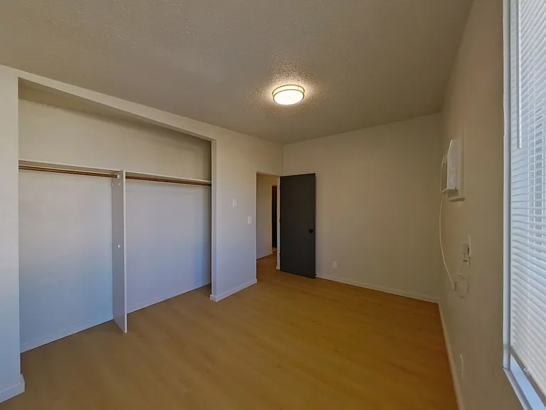 University Manor - Newly Renovated Units just a short walk from Campus! — Photo 70