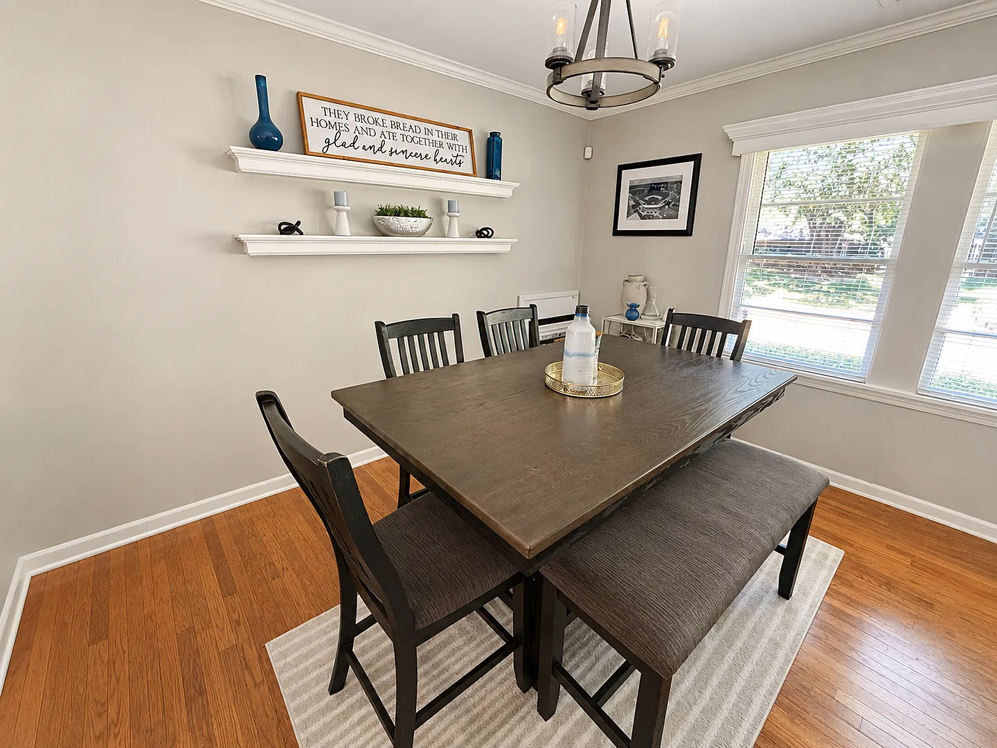 Fully Furnished Short Term Rental- Lawn Service Included — Photo 3