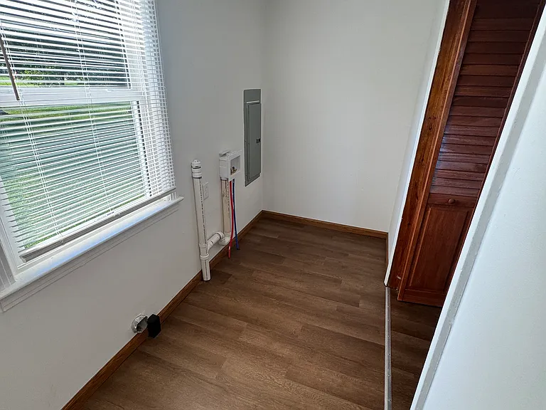 3001 Hillhurst Dr — Photo 5