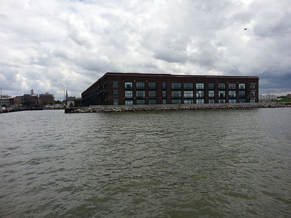 1st image of 401 W Shoreline Dr