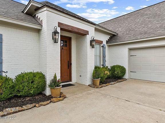 2nd image of 121 Sweetbriar Dr