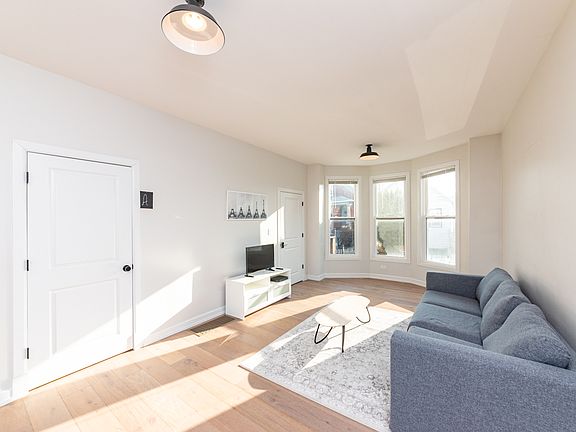 4th image of 2724 W Prindiville St #1