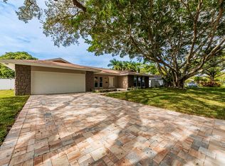 8650 15th St N, Saint Petersburg, FL 33702