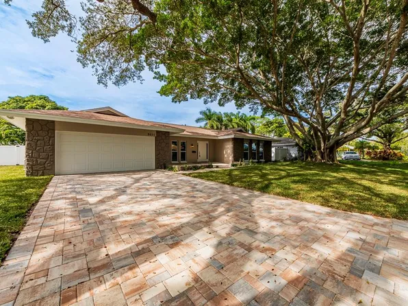 8650 15th St N, Saint Petersburg, FL 33702