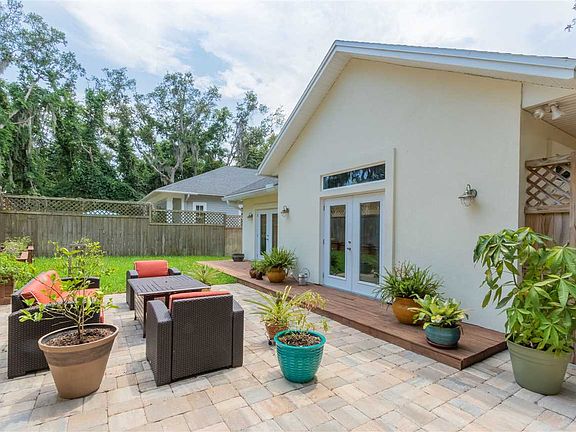 5th image of 2564 Oleander St