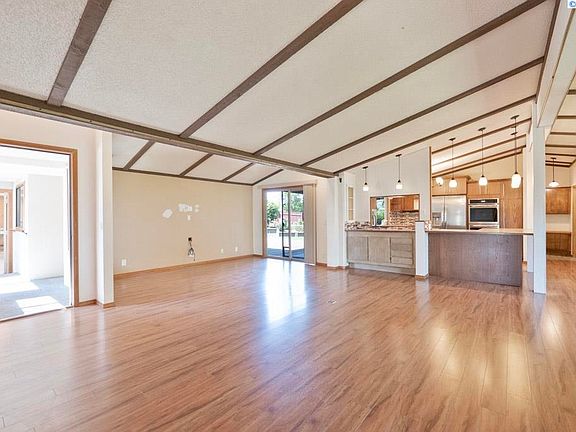 4th image of 100 NW Lancer Ln