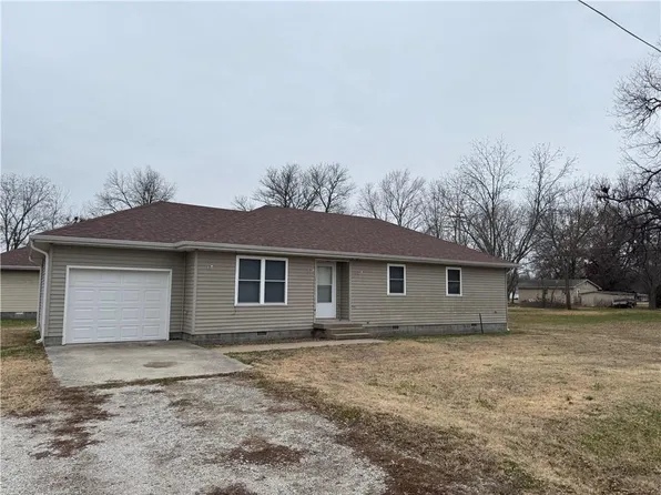225 E 6th St, Erie, KS 66733