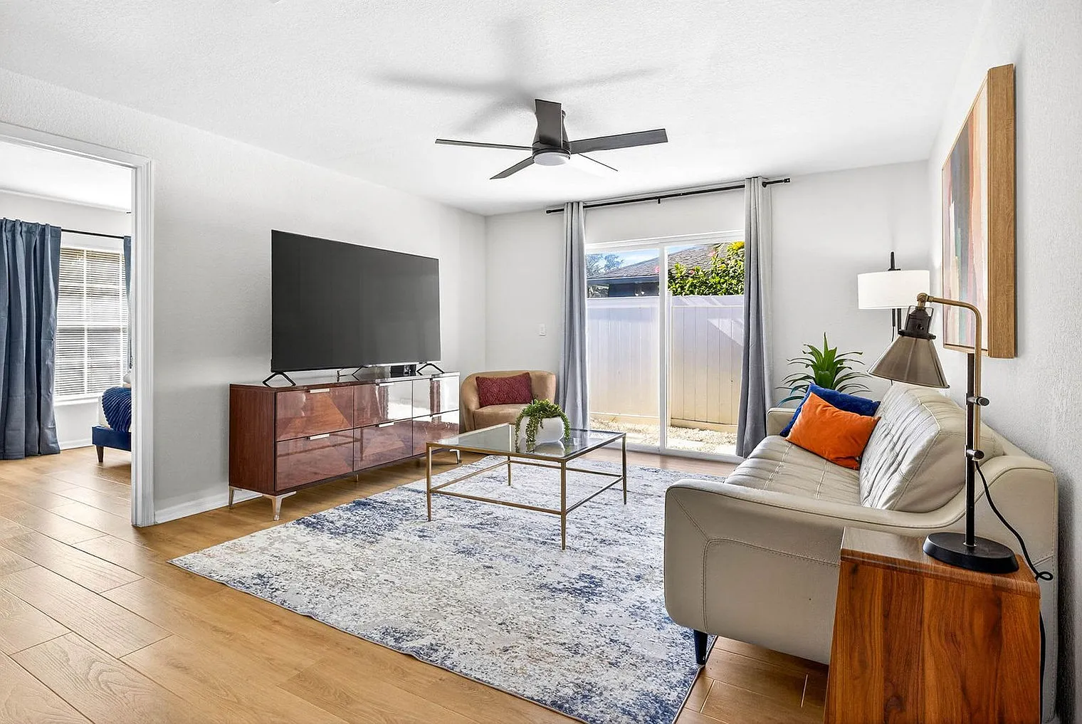 3 bed, 2.0 bath, 1302 sqft, $4,861 — Photo 2