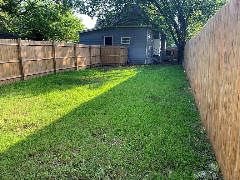 1433 S Travis St #A — Photo 4