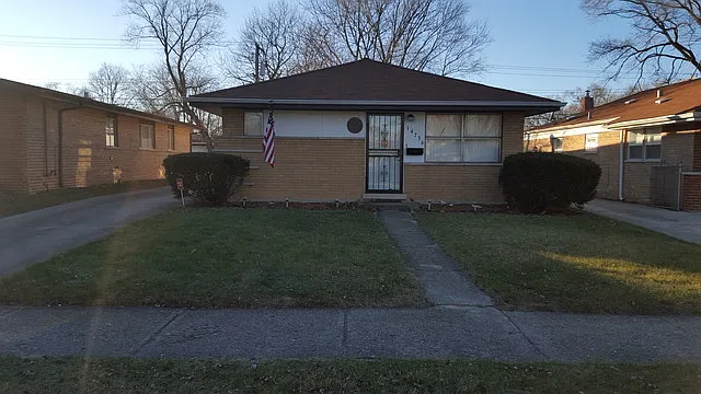 14736 Dorchester Ave photo 1