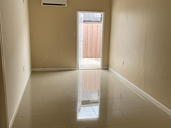 4th image of 27 E 58th St Floor 1
