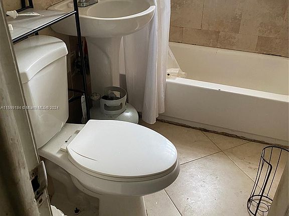 2nd image of 1241 NE 141st St