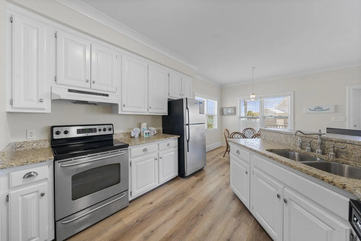 4 bed, 3.0 bath, 1679 sqft, $7,080 — Photo 4