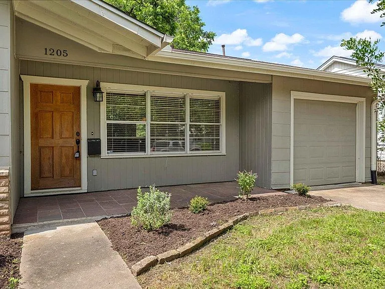1205 Ruth Ave — Photo 2