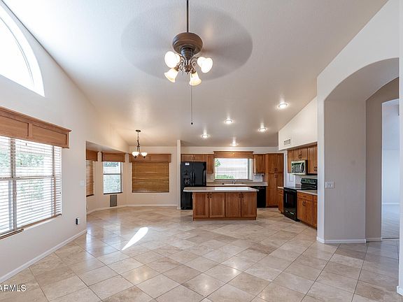 3rd image of 1524 W ORIOLE Way