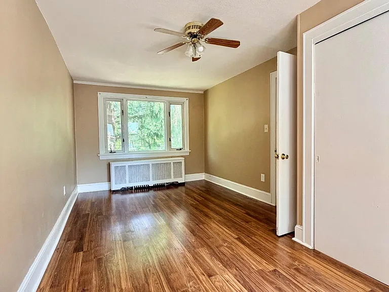 23 Carlton Ave — Photo 11
