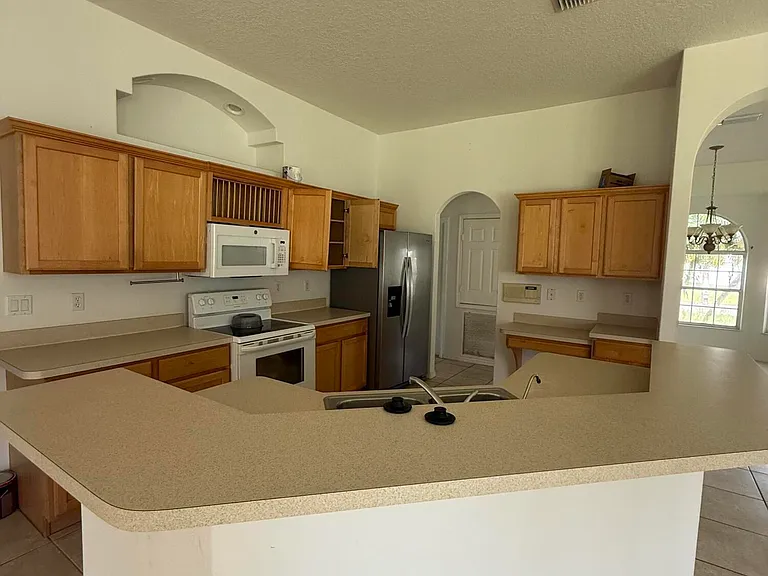 3419 SW Galeti St — Photo 4