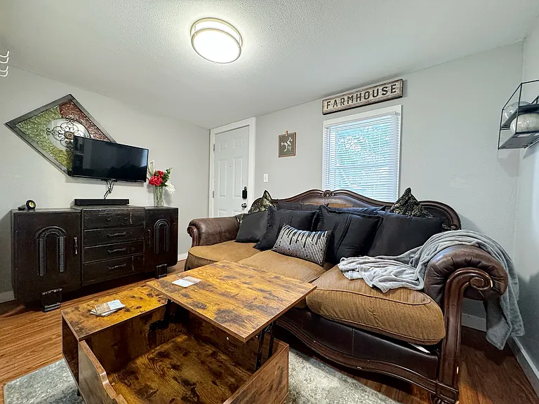 2015 Beaver Ln — Photo 4