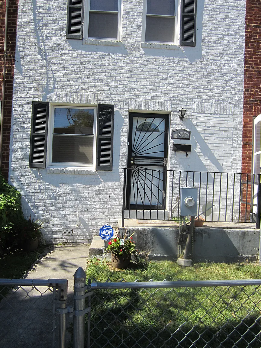 1252 16th St NE photo 1