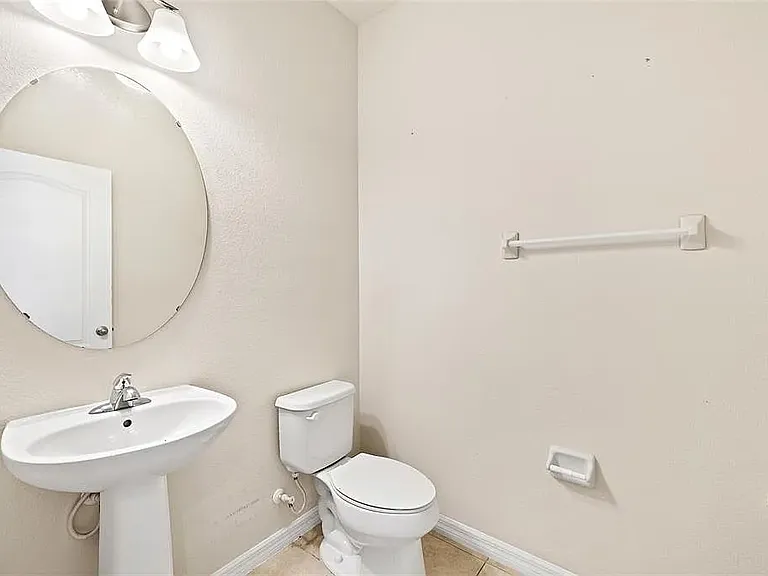 1/2 Bathroom