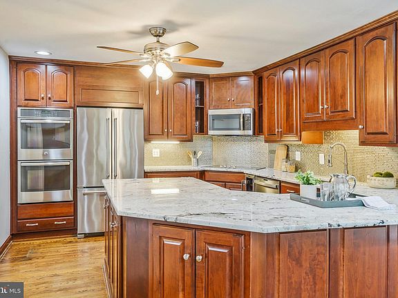 2nd image of 4318 Dahill Pl