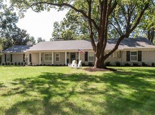 9928 Lee Ct, Leawood, KS 66206