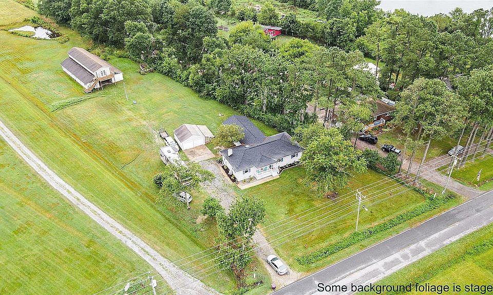 Room to spread out on 4.4 ac