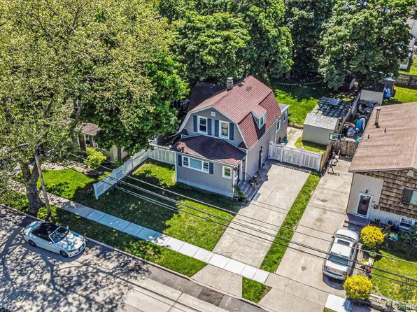 42 Willow Avenue, Freeport, NY 11520