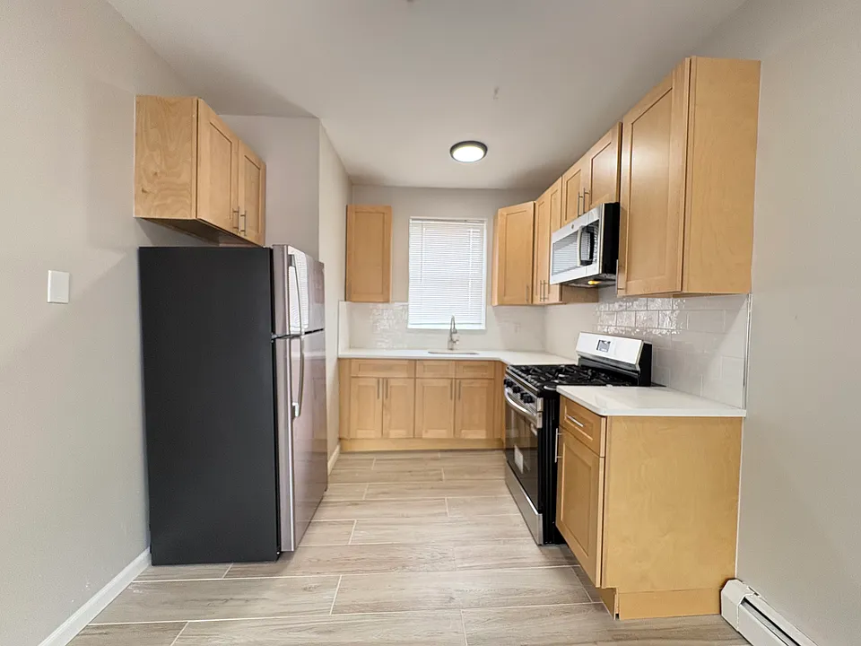 67 Brinkerhoff St #4C